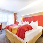 Alpenland Otel 4*