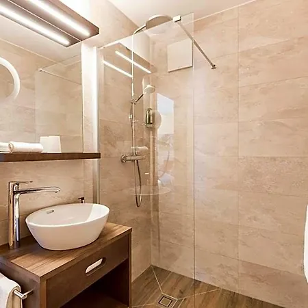 Alpenland Hotel 4*